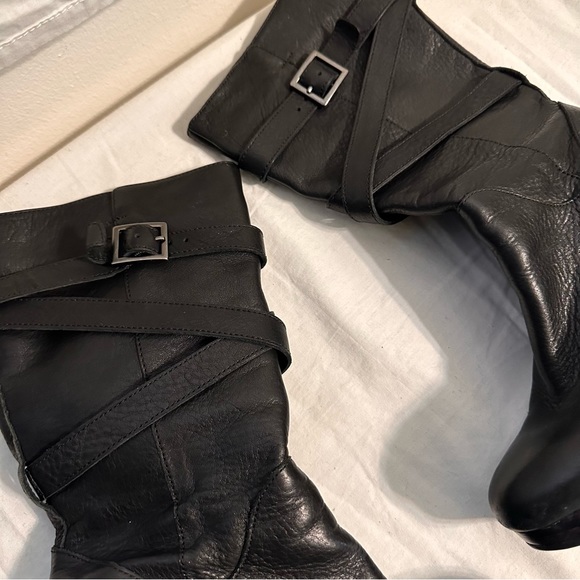 UGG Leather Black Boots - Picture 4 of 11